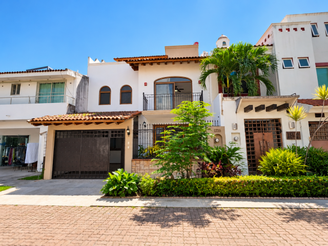 Casa Jadines Canario | Jardines de Las Gaviotas - Puerto Vallarta - Jalisco